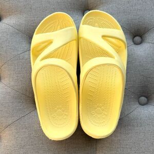DAWGS Women’s Z Sandals Size 7 - Yellow New